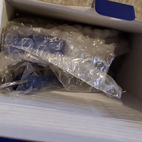 New in Box = Skyy Vodka Tap Kit - Picture 6 of 8